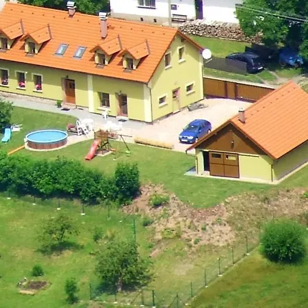 Dum C. 35 V Ceskem Raji * Stará Paka