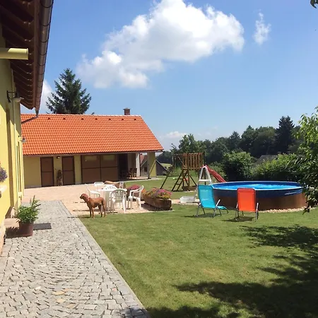 Dum C. 35 V Ceskem Raji * Stará Paka